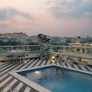 4* Hotel Naren